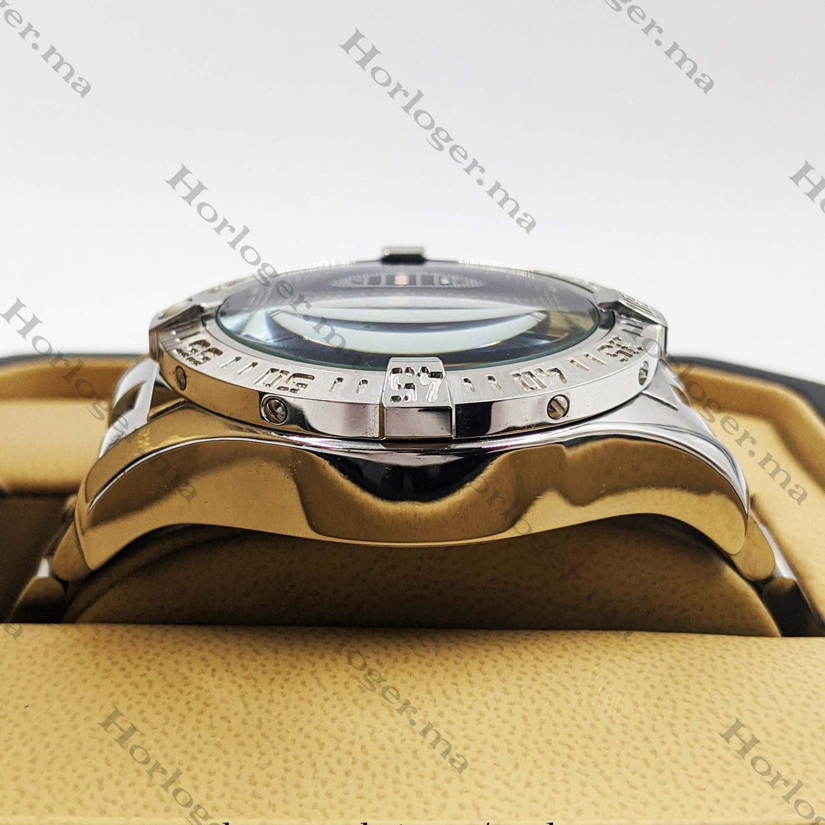 Ᏼrеіtlіnɡ Avenger Black Dial