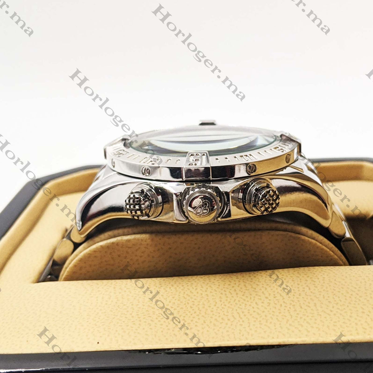 Ᏼrеіtlіnɡ Avenger Black Dial