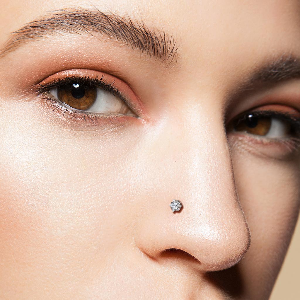 20 Gauge Titanium Prong Set Star L Bend Nose Stud