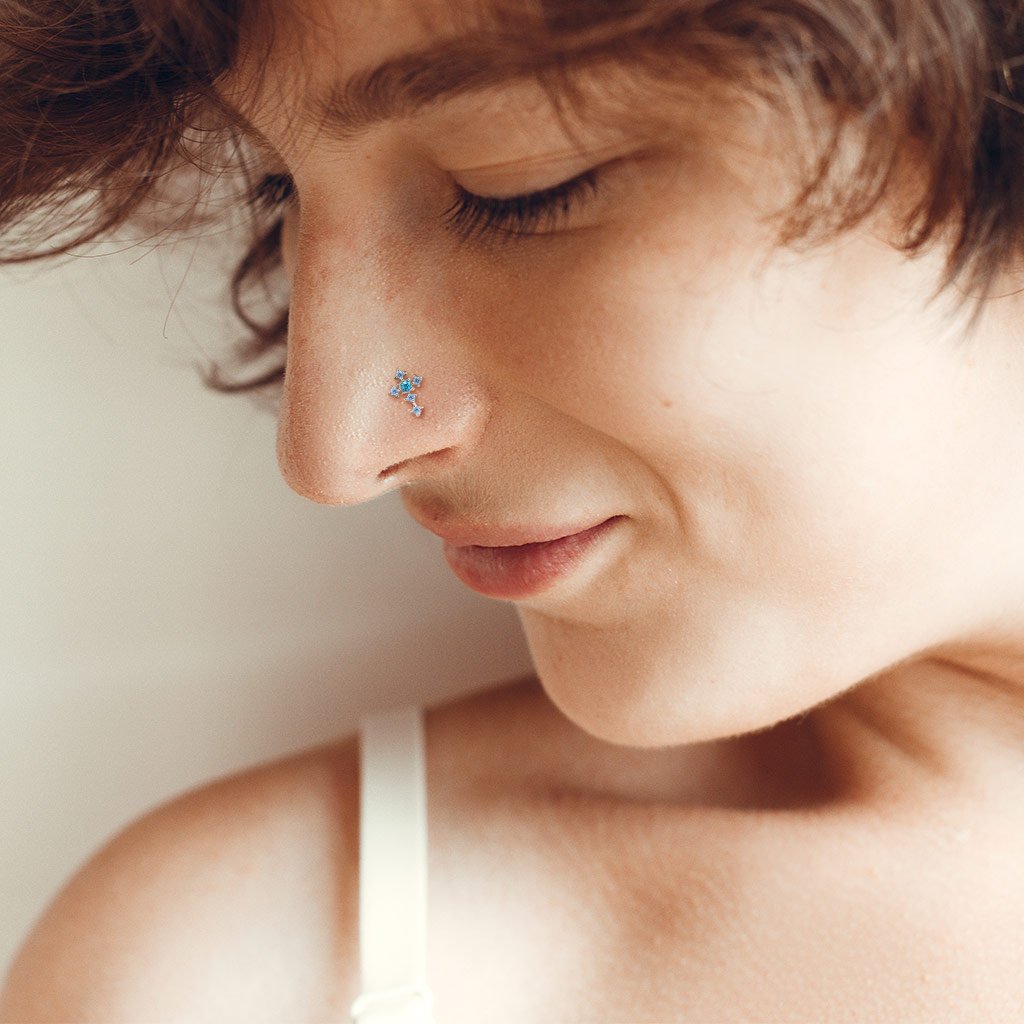 20 Gauge Crystal Cross L Bend Nose Stud