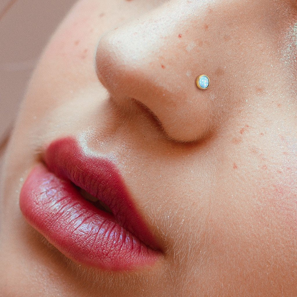Illuminating Opal Surgical Steel Nose Stud